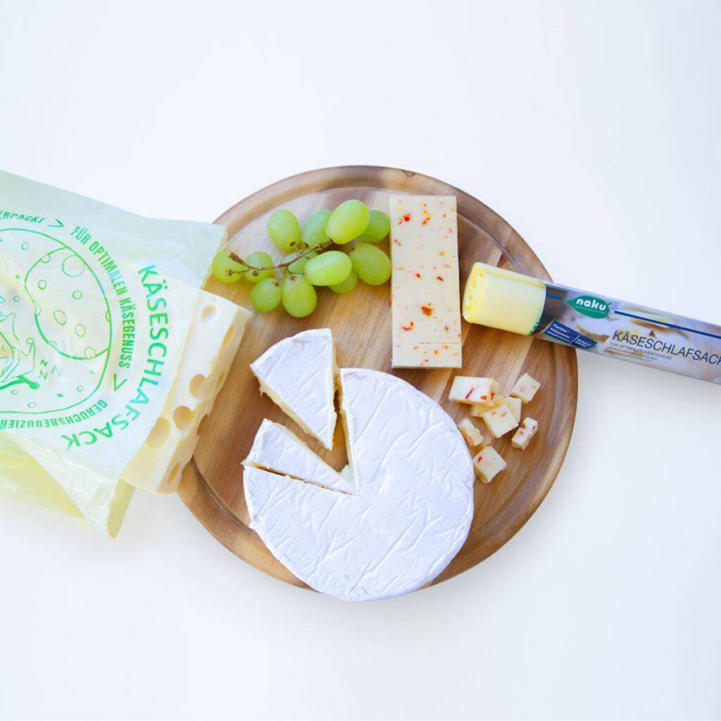 eine nachhaltige lösung zur aufbewahrung von käse in einer tüte aus biokunststoff für eine plastikfreie küche
